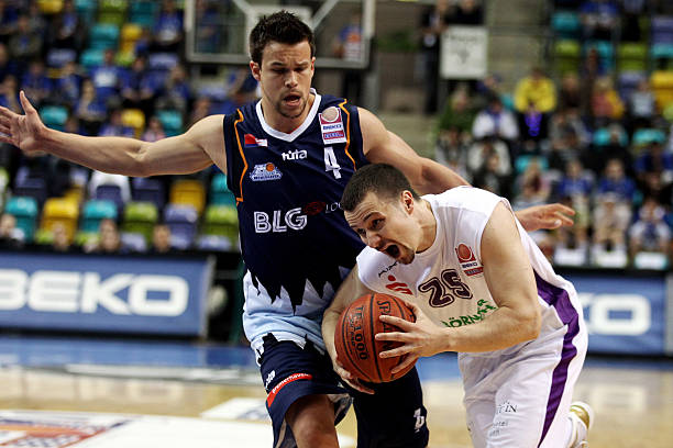 的进攻压力 的进攻压力